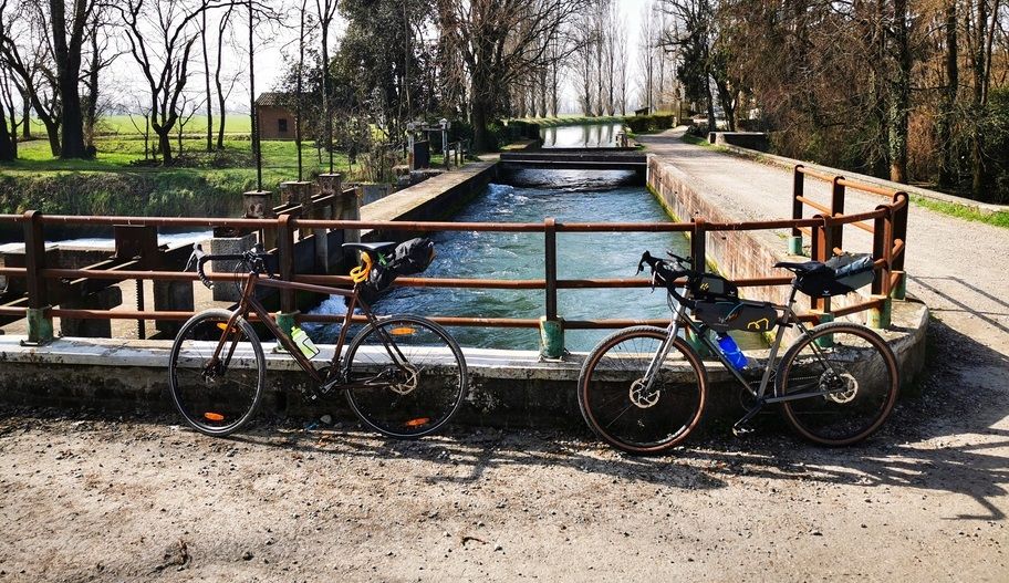 Lungo i Navigli e l'Antica Strada Regina in ebike