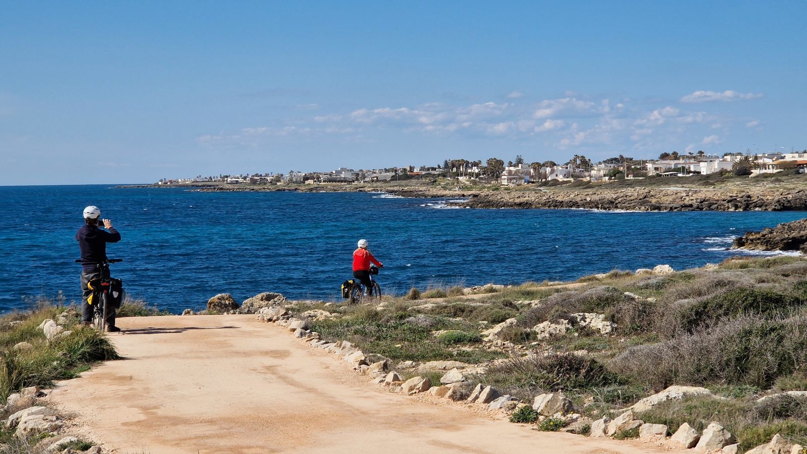 Pedalare da Ugento verso le sue lunghe spiagge