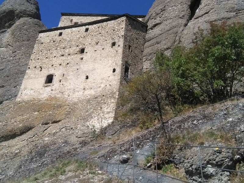 Sulla via dei castellani attraverso tre valli