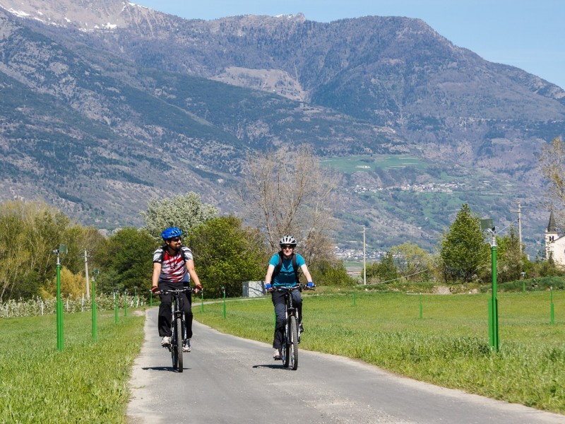 Travel between nature and Castelli by ebike Percorsi ebike Valle