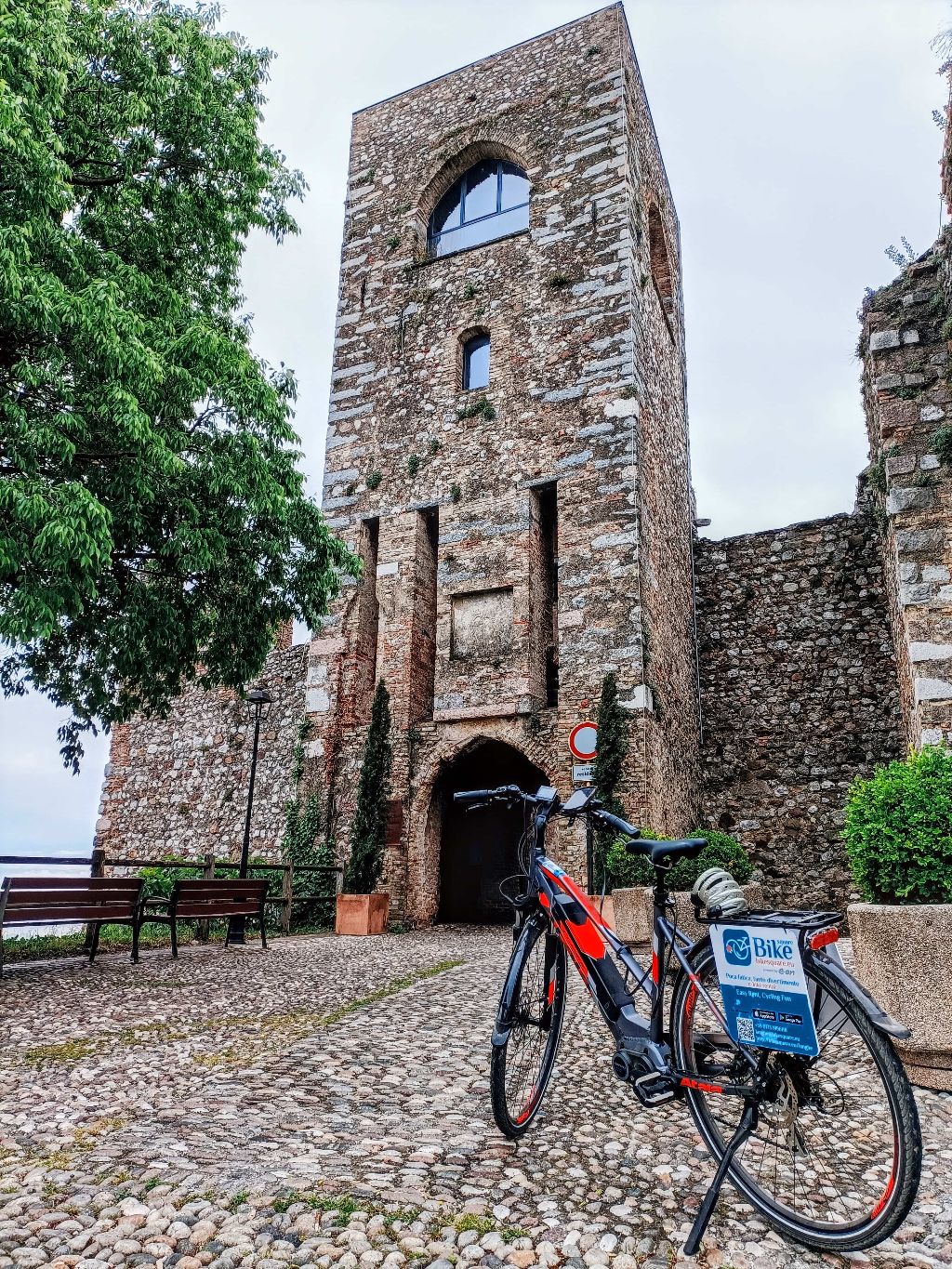 Castello di Padenghe Da Vedere ebike friendly Garda BikeSquare