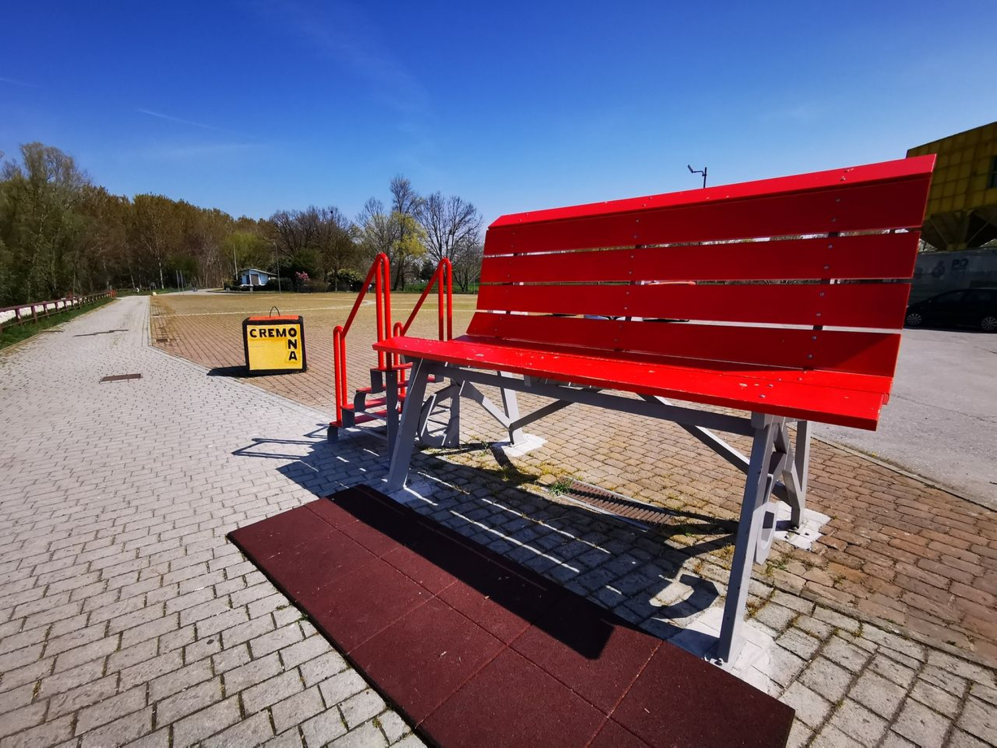 Hero Panchina gigante