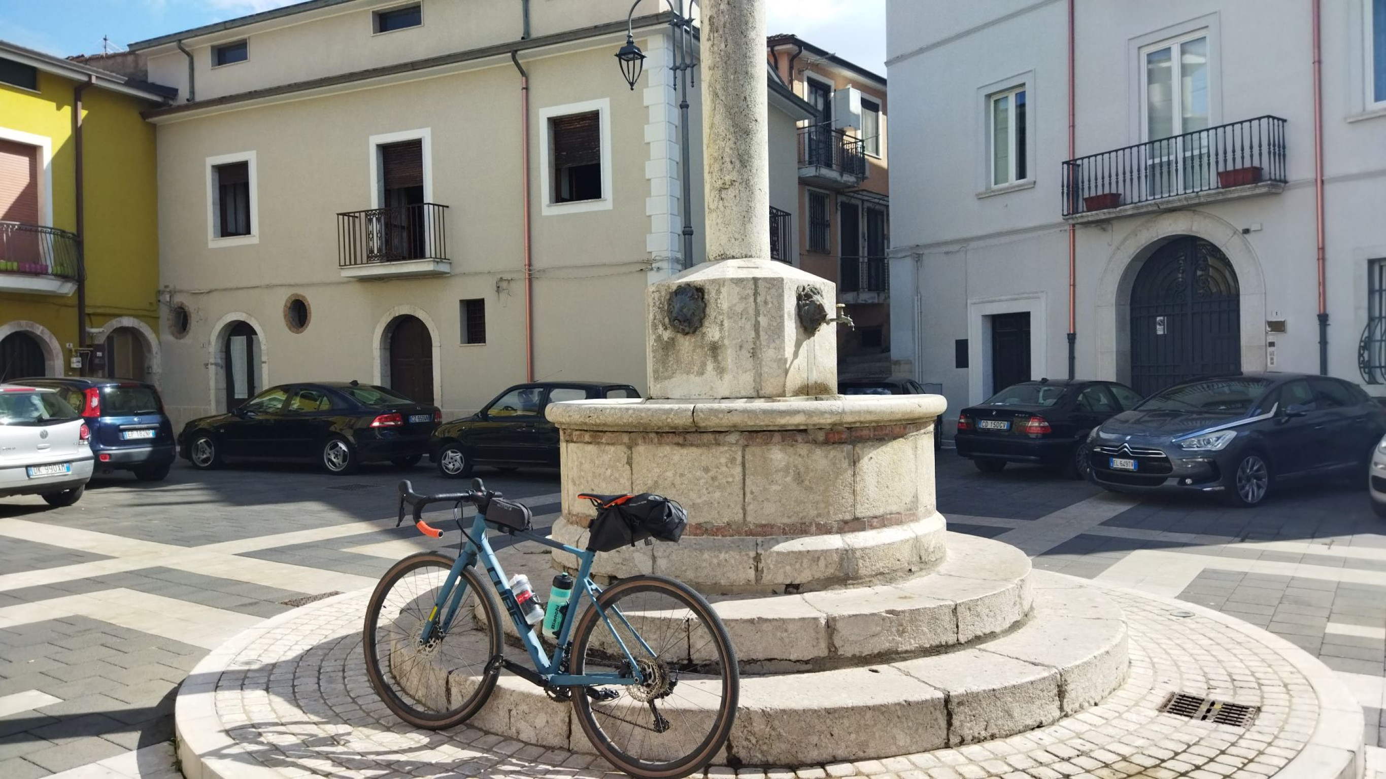 Hero Fontana e Centro Storico di Tufo