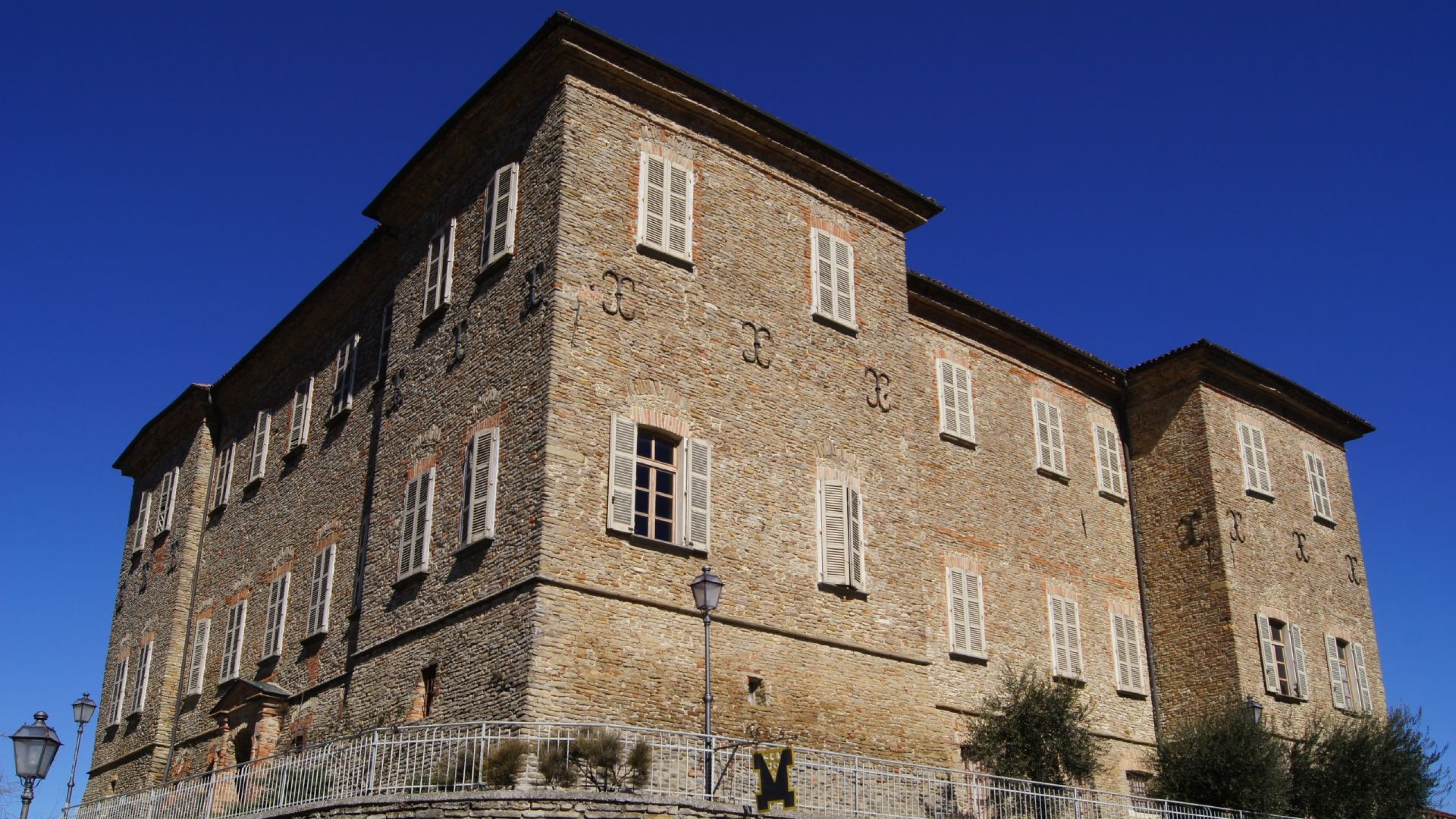 Hero Enoteca Regionale Colline del Moscato d'Asti di Mango