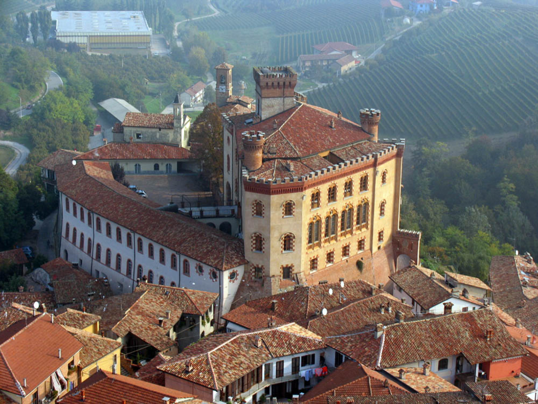 Hero Castello Comunale Falletti di Barolo