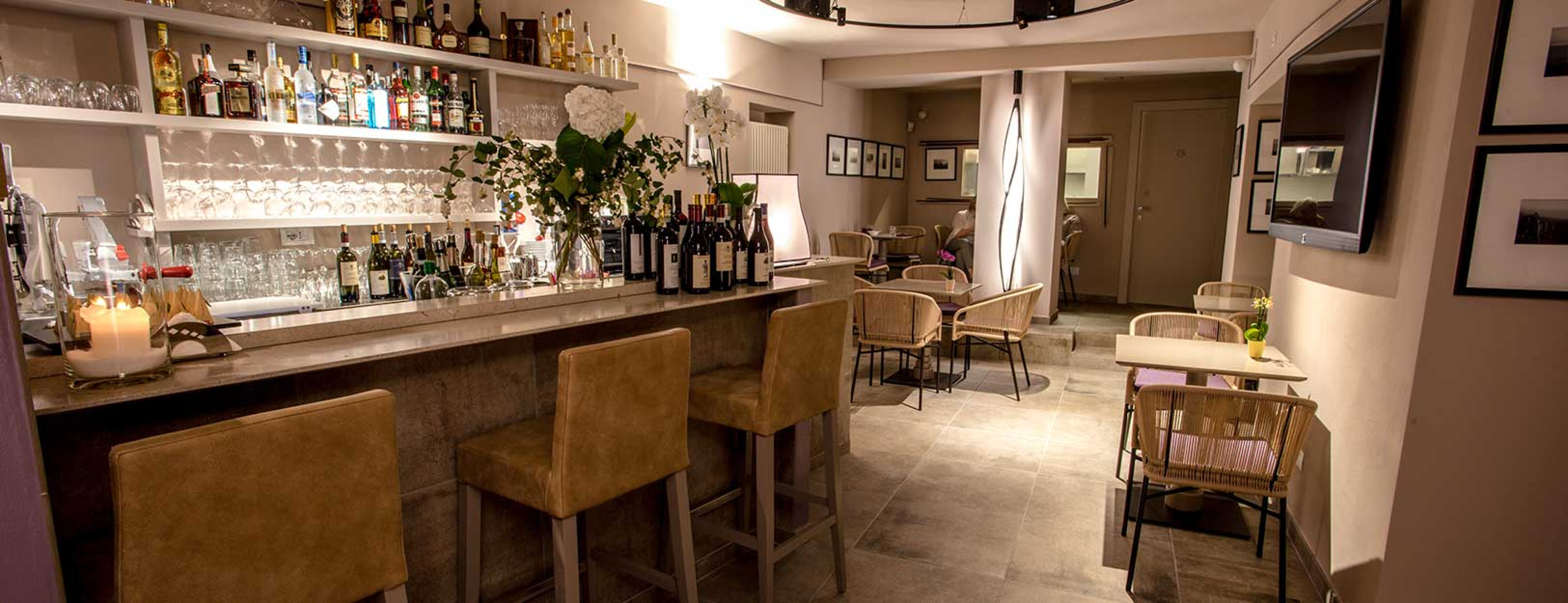 Hero Uve Rooms & Wine Bar