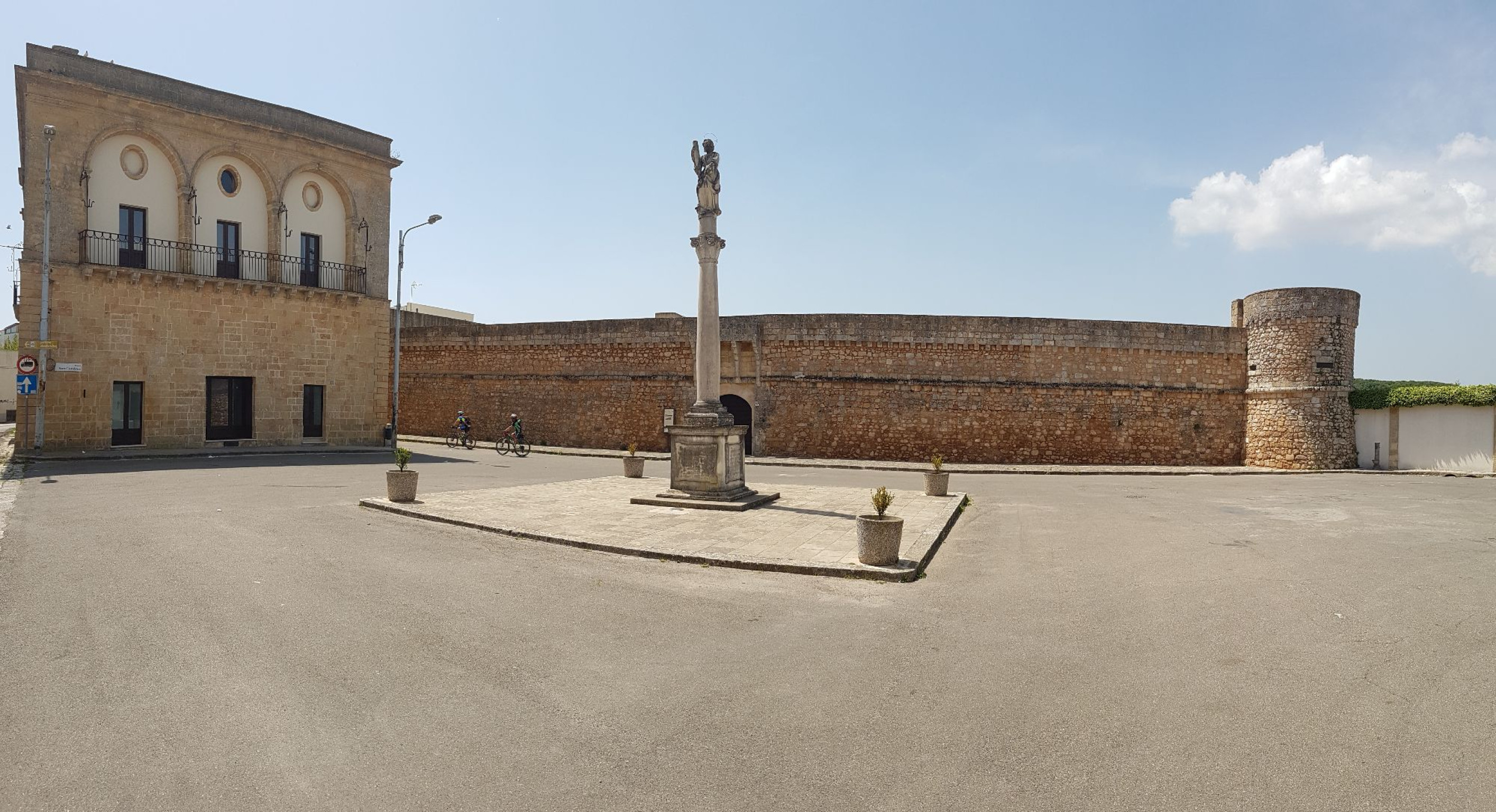 Hero Colonna e Chiesa di Sant’Andrea a Caprarica del Capo (Tricase)