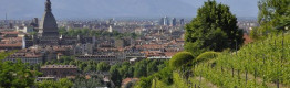 In e-bike Torino, residenze sabaude e meli in fiore