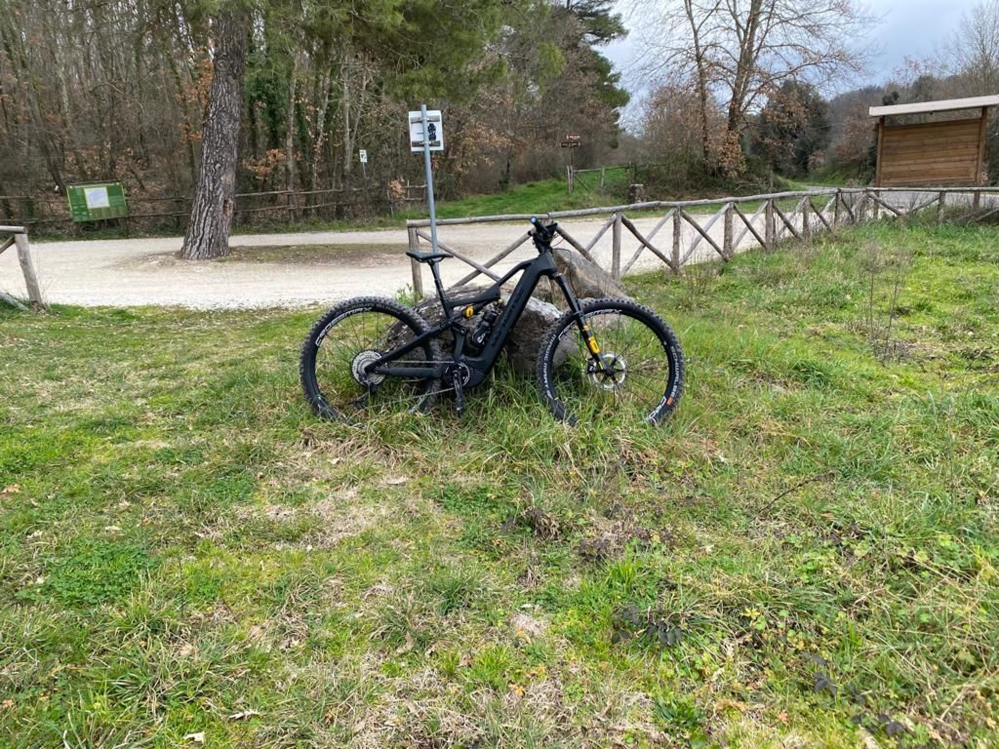 Hero Pedalando verso la Selva del Lamone