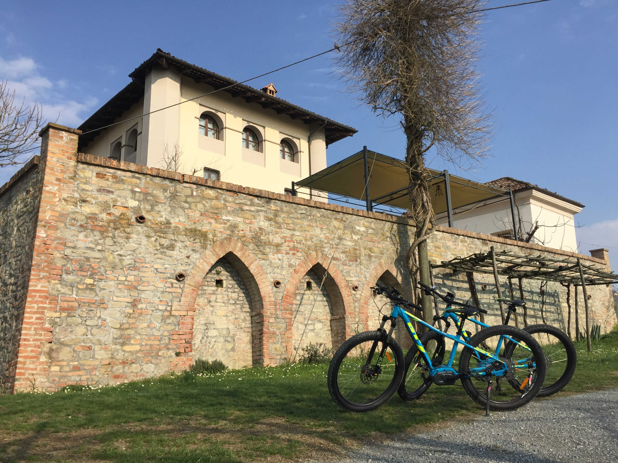 Hero Visitare Alba e le Langhe senz'auto, in e-bike