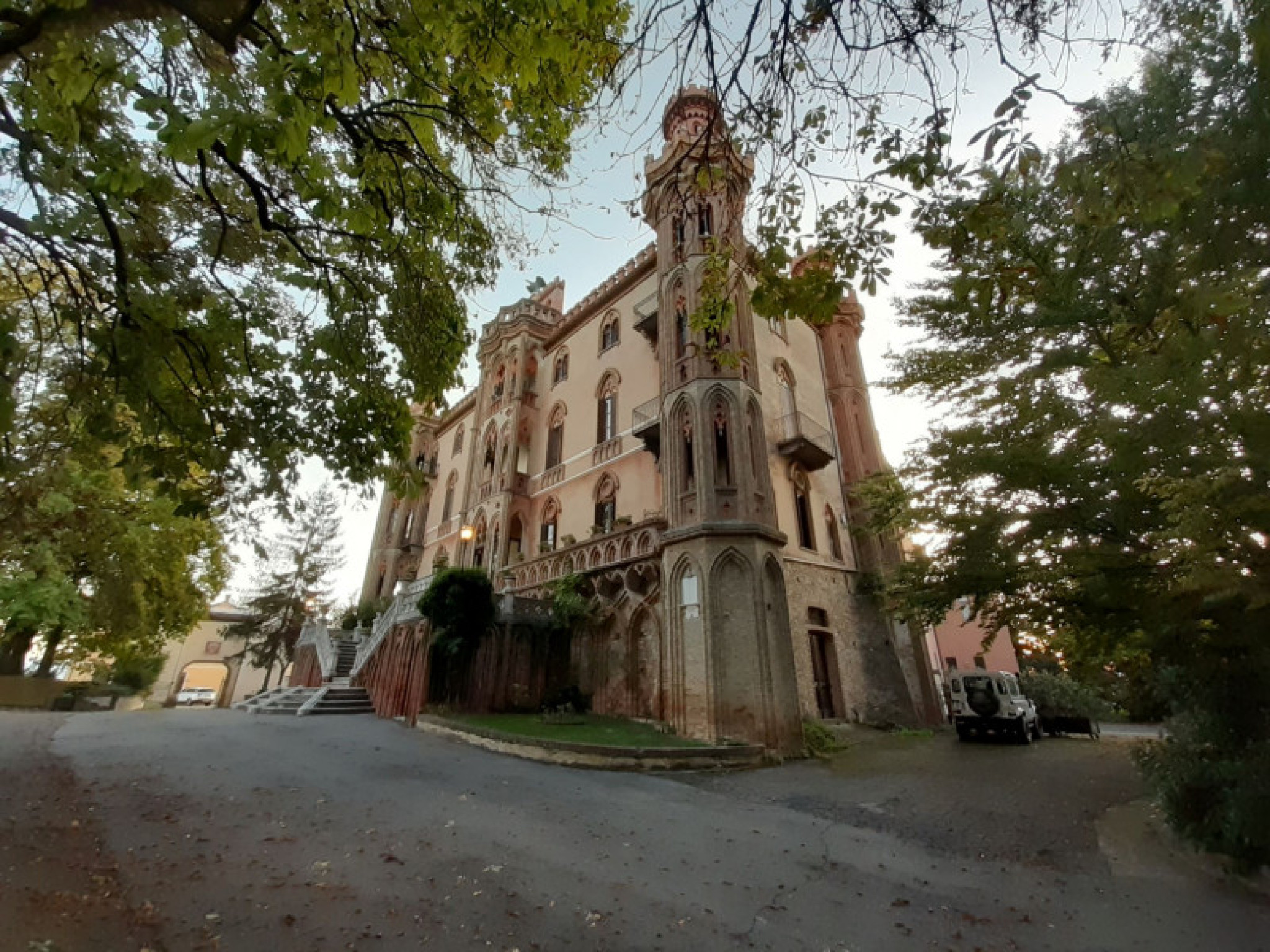 Hero Al di là delle Langhe: Cherasco e Narzole