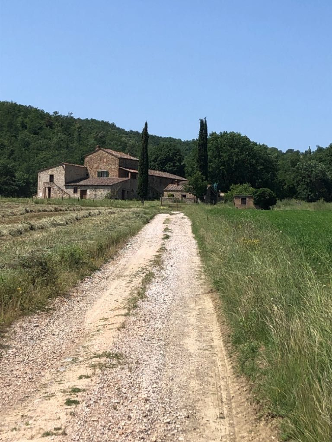 Hero Percorso che vi porta alla scoperta borghi medievali, sponde rinfrescanti e terme rilassanti