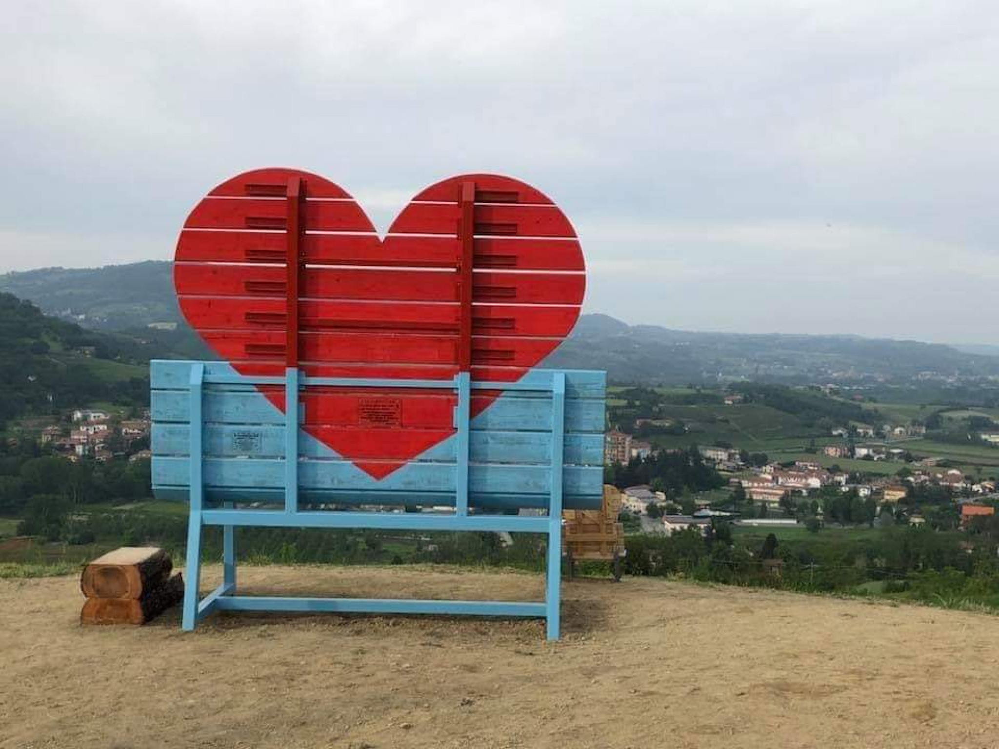 Hero Aperitivo alla panchina del cuore in ebike