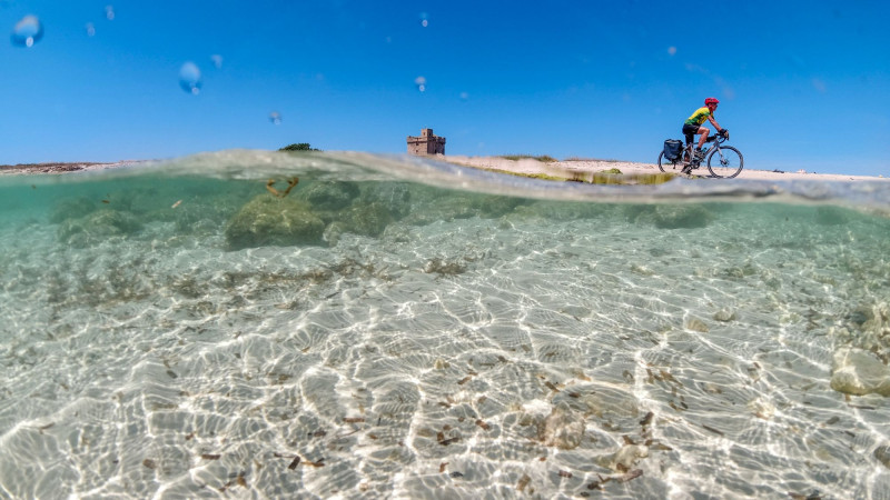 Spiaggia di Torre Squillace e Monumento a Lucio Battisti (Nardò)