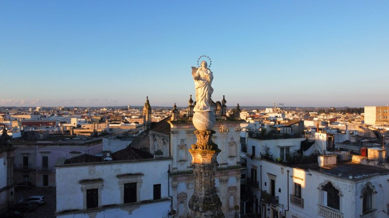 Guglia dell'Immacolata e Piazza Salandra a Nardò