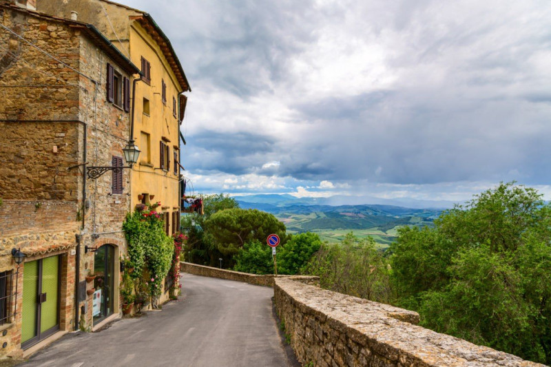 Renting E-bike Volterra